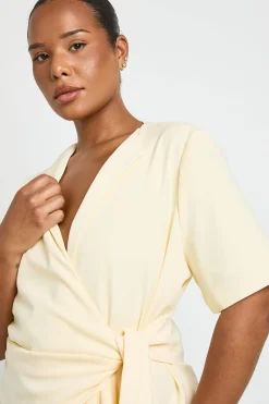 Blazer Grande Taille À Manches Courtes Avec Détail Froncé Et Liens Latéraux