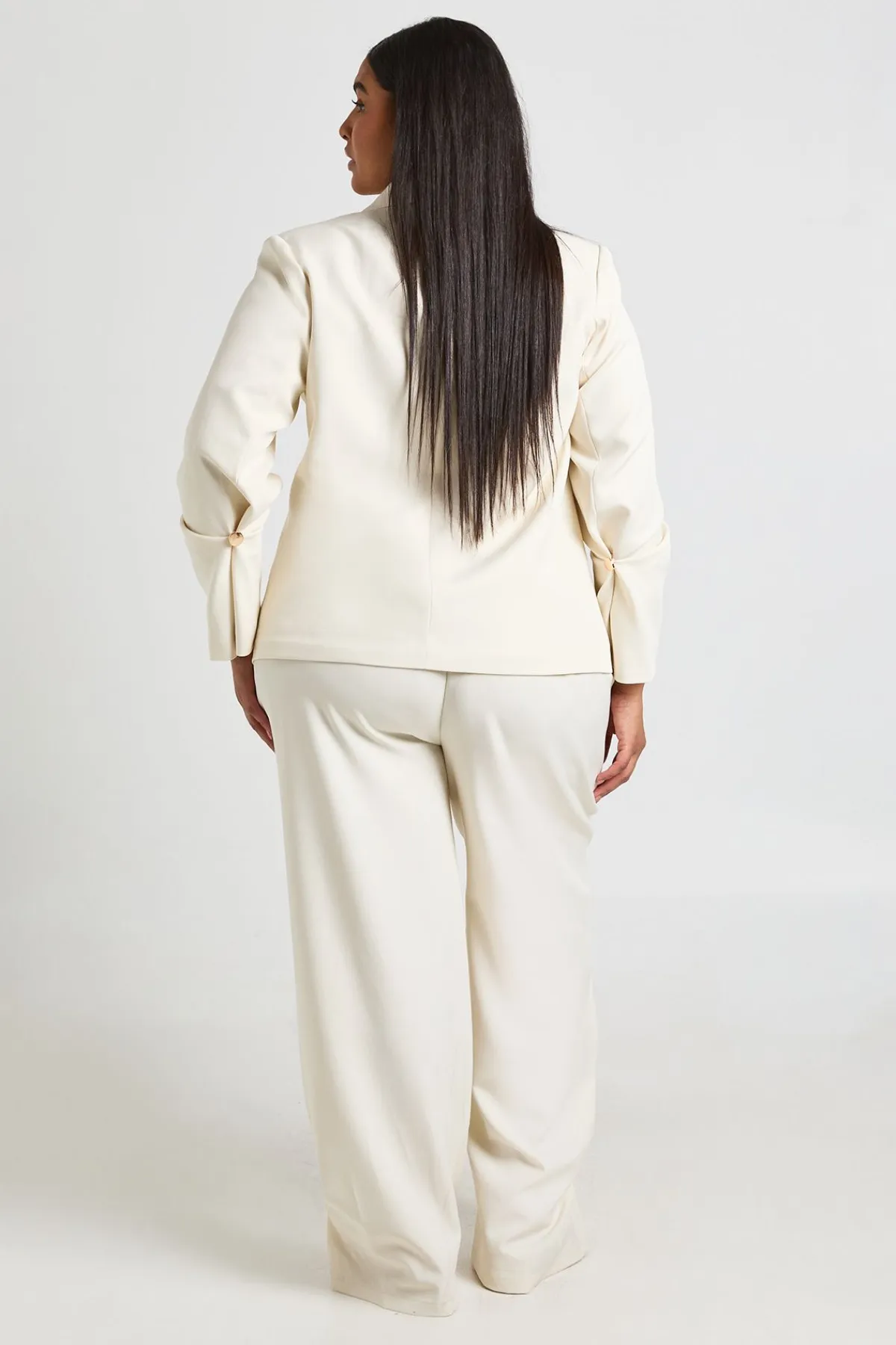 boohoo Blazer Grande Taille À Manches Volumineuses Et Détail Doré<Femme Tailleurs|Blazers