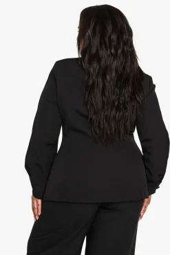 Blazer grande taille tissé, coupé sur mesure, avec détail de bouton en tissu assorti