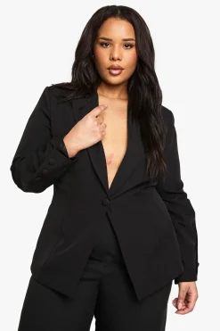 Blazer grande taille tissé, coupé sur mesure, avec détail de bouton en tissu assorti
