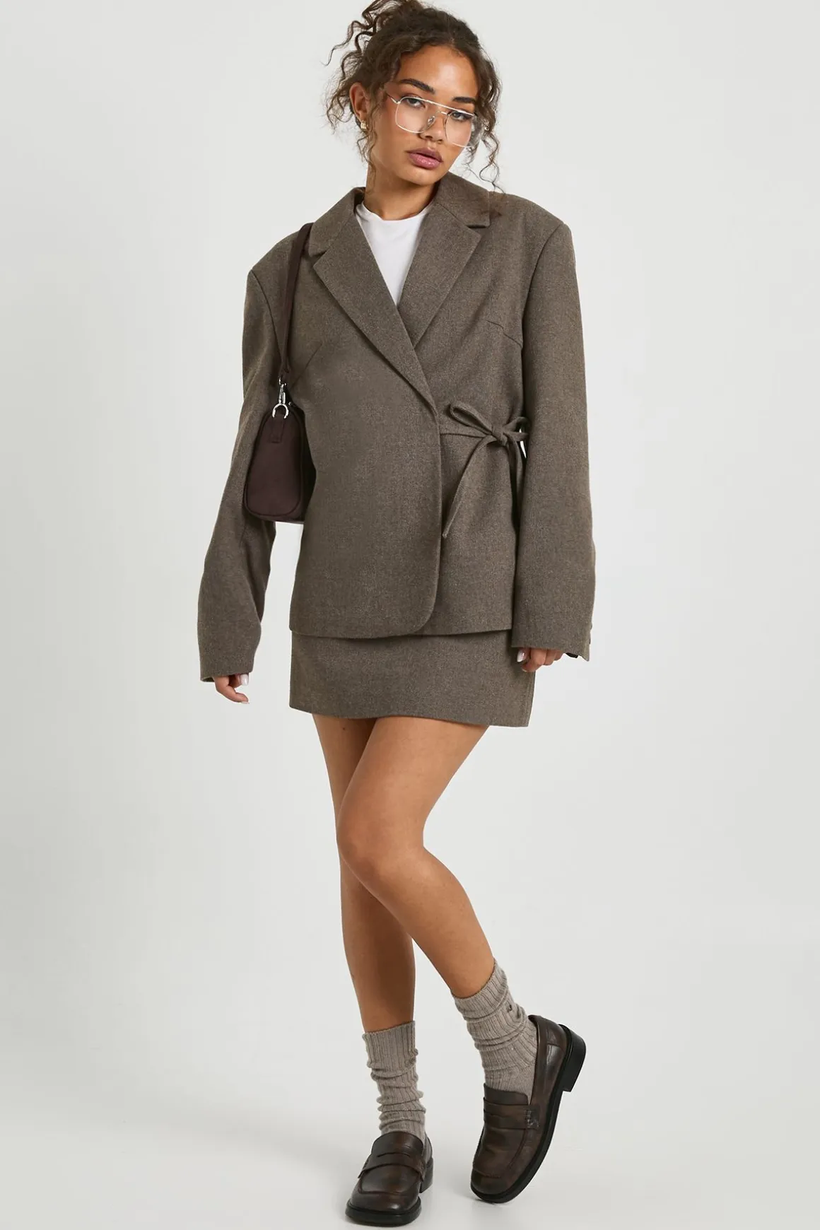 Blazer à l'aspect de laine avec ceinture et détails noués