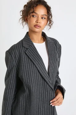 boohoo Blazer oversize asymétrique en laine à fines rayures<Femme Tailleurs|Blazers
