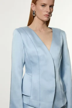 Blazer peplum structuré en satin de viscose avec détails de couture