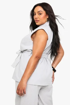 boohoo BLAZER POUR GRANDES TAILLES À LOOK LIN, CEINTURÉ ET SANS MANCHES<Femme Tailleurs|Blazers