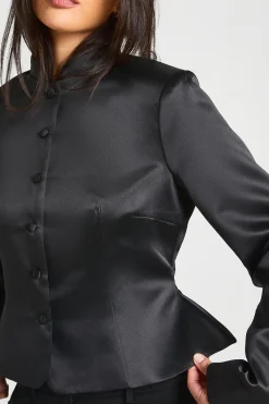 boohoo Blazer Péplum Structuré En Satin Avec Boutonnage<Femme Tailleurs|Satin Et Dentelle