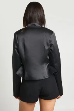 boohoo Blazer Péplum Structuré En Satin Avec Boutonnage<Femme Tailleurs|Satin Et Dentelle