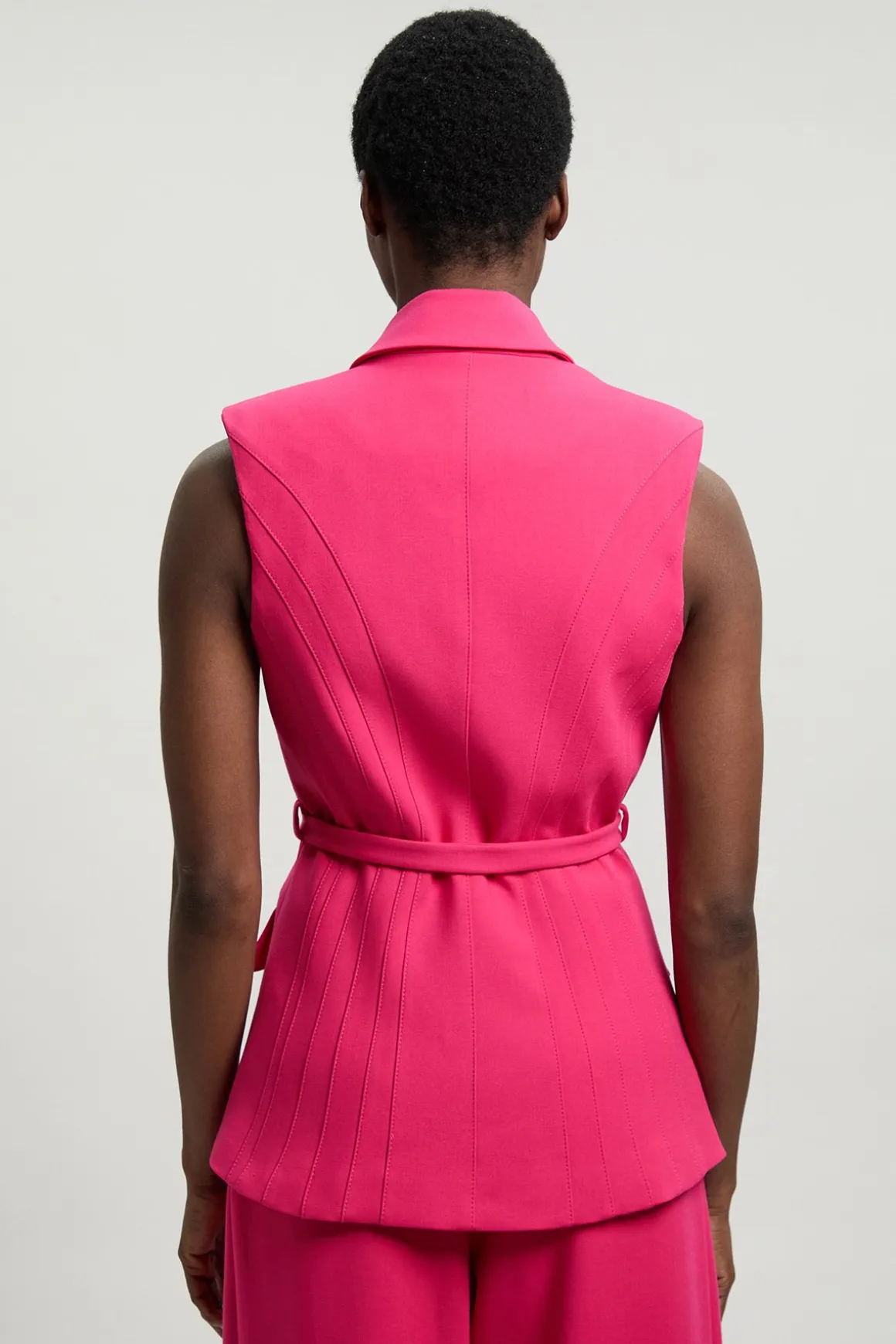 Blazer Sans Manches Cintré En Crêpe Structuré Avec Ceinture