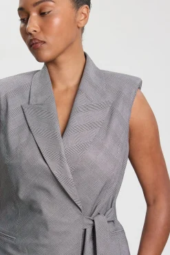 Blazer Sans Manches Grande Taille À Carreaux Avec Détail Cache-cœur Et Coupe Tailleur Souple