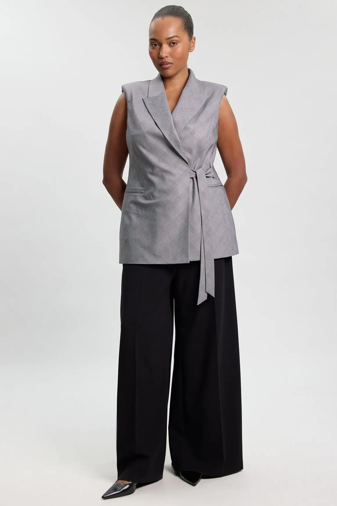 Blazer Sans Manches Grande Taille À Carreaux Avec Détail Cache-cœur Et Coupe Tailleur Souple