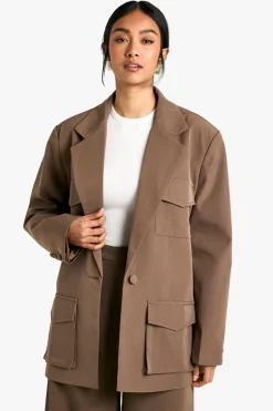 Blazer surdimensionné à détails de poches tissées sur mesure