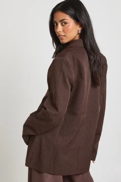 boohoo Blazer surdimensionné à fines rayures et coupe ajustée<Femme Tailleurs|Looks Chocolat