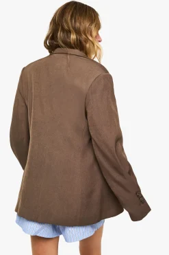 boohoo Blazer surdimensionné à simple boutonnage avec détails boutons et manches volumineuses<Femme Looks Chocolat|Looks Preppy