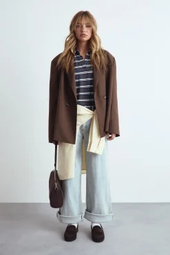 boohoo Blazer surdimensionné à simple boutonnage avec détails boutons et manches volumineuses<Femme Looks Chocolat|Looks Preppy