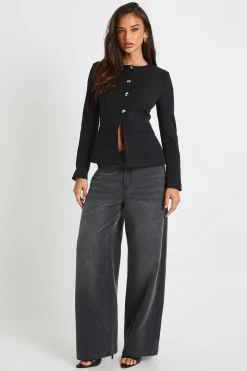 Blazer sur mesure sans col avec garniture dorée