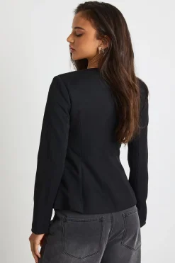 Blazer sur mesure sans col avec garniture dorée