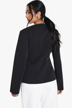 Blazer taillé à décolleté plongeant sans col