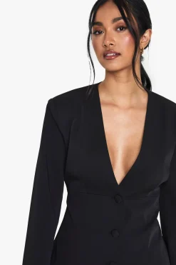 Blazer taillé à décolleté plongeant sans col