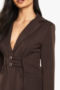 Blazer tailleur avec détail de boucle
