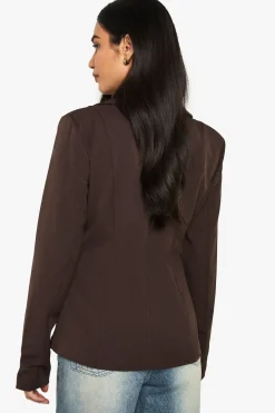 Blazer tailleur avec détail de boucle
