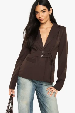 Blazer tailleur avec détail de boucle