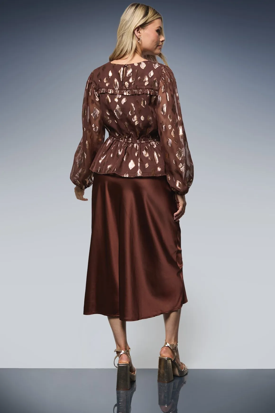 Blouse DP Luxe à Manches Longues avec Taille à Cordon et Détails Volantés