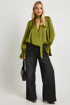 Blouse à détail d'écharpe en satin