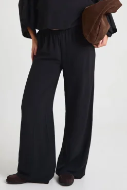 Blouse à encolure fendue & pantalon à jambes larges coordonné