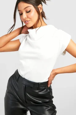 boohoo Blouse en crêpe à col drapé et épaules structurées<Femme Tops