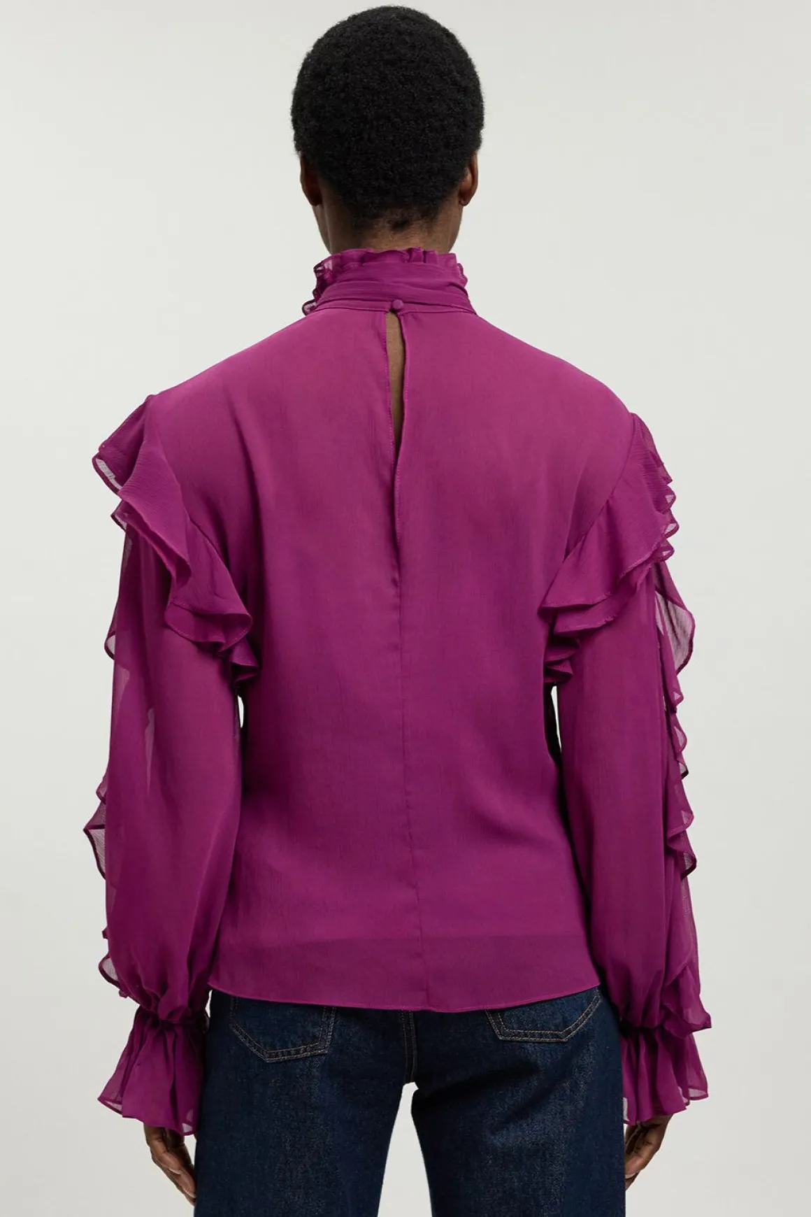 Blouse en Georgette Froissée à Volants avec Nœud Lavallière