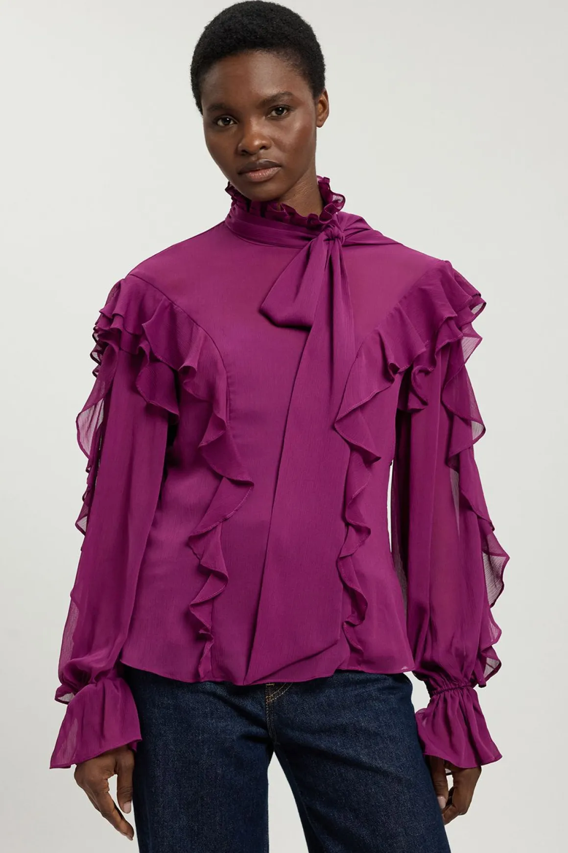 Blouse en Georgette Froissée à Volants avec Nœud Lavallière