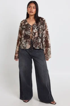 boohoo Blouse En Mousseline Grande Taille À Imprimé Animalier Mixte Avec Volants Et Nœud Devant<Femme Tops