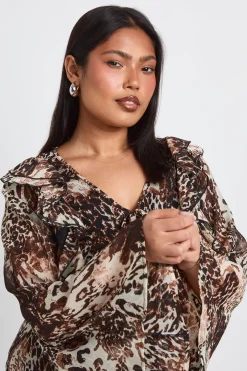 boohoo Blouse En Mousseline Grande Taille À Imprimé Animalier Mixte Avec Volants Et Nœud Devant<Femme Tops