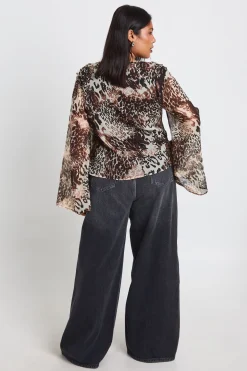 boohoo Blouse En Mousseline Grande Taille À Imprimé Animalier Mixte Avec Volants Et Nœud Devant<Femme Tops