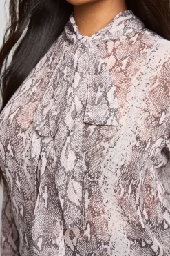 Blouse En Mousseline Grande Taille À Imprimé Synthétique Avec Col Haut Et Foulard