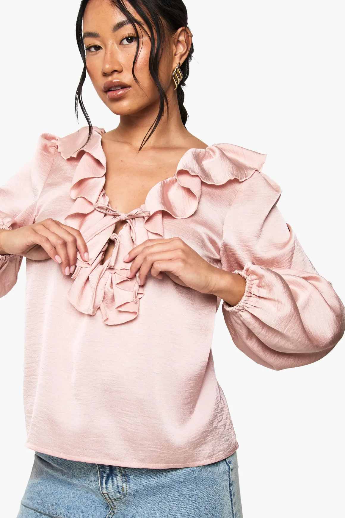 Blouse en satin martelé à volants