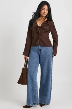 Blouse en satin à nouer à l'avant avec manches évasées
