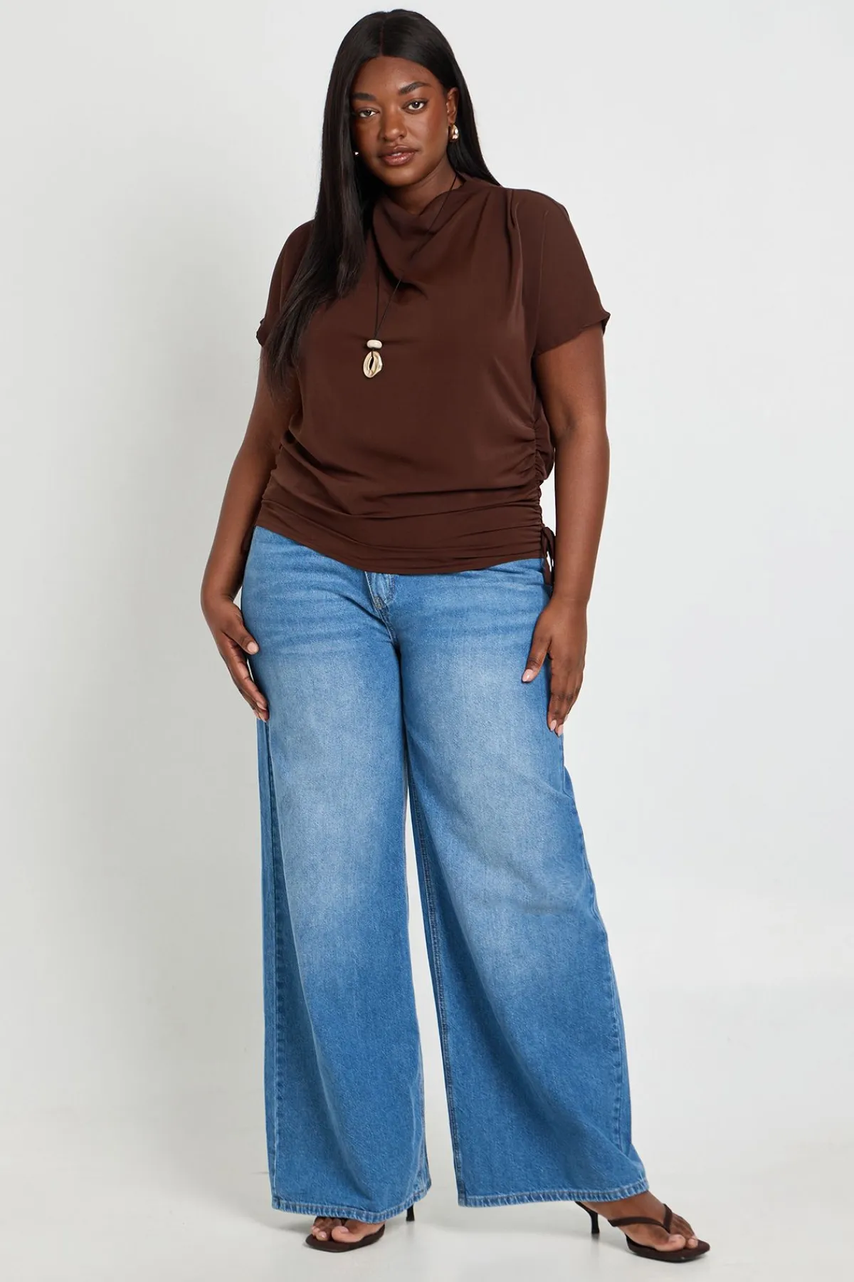 boohoo Blouse Grande Taille À Drapé Latéral Avec Détail De Lien Noué<Femme Looks Chocolat|Tops