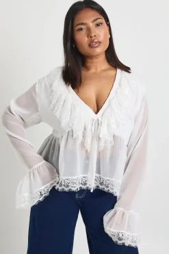 boohoo Blouse Grande Taille En Mousseline À Volants Et Bordure En Dentelle<Femme Satin Et Dentelle|Tops