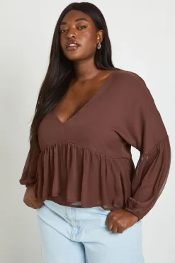 boohoo Blouse Grande Taille En Mousseline À Volants Et Décolleté Plongeant<Femme Looks Chocolat|Tops