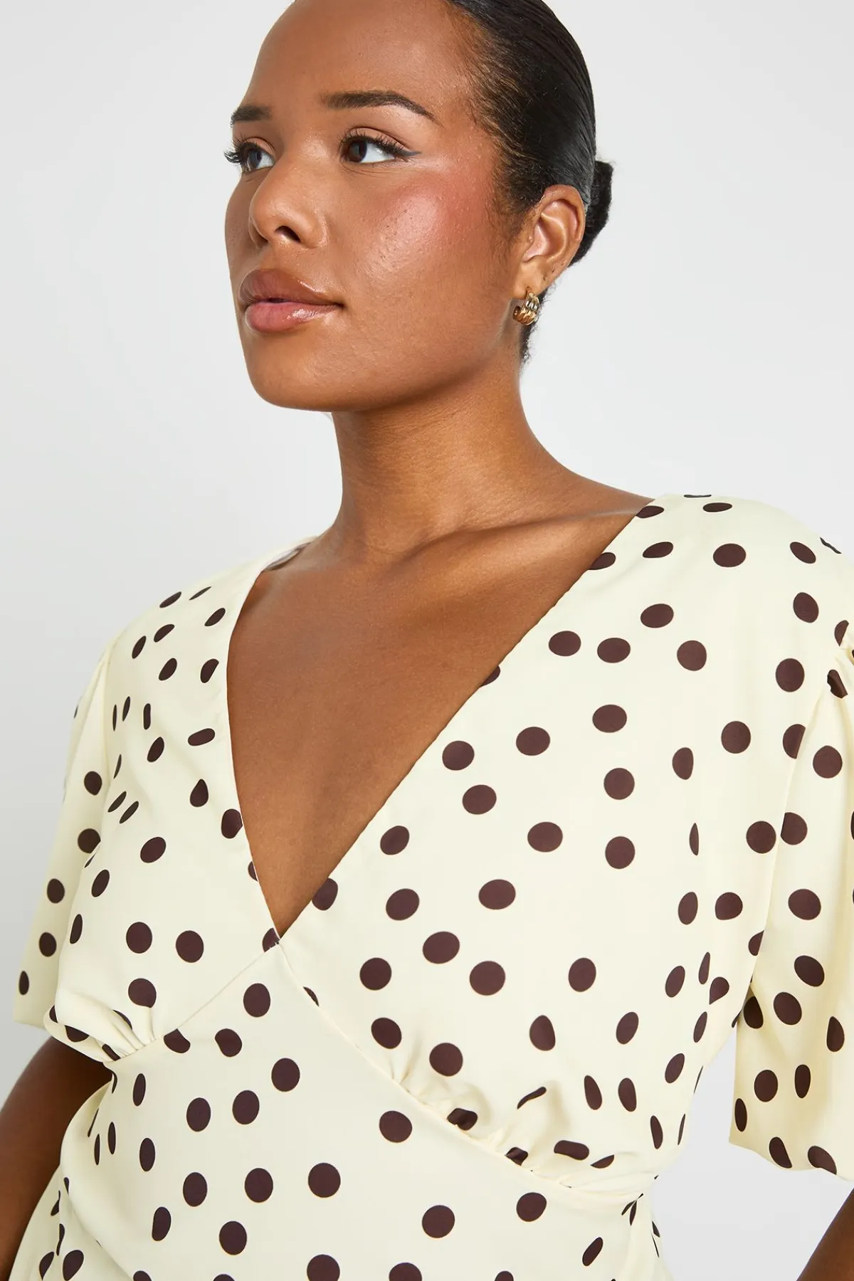 boohoo Blouse Grande Taille En Satin À Pois Avec Manches Bouffantes<Femme Pois|Satin Et Dentelle