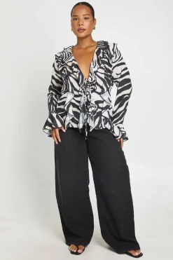 boohoo Blouse Grande Taille À Imprimé Zébré Avec Volants Frontaux<Femme Zebra Print|Tops