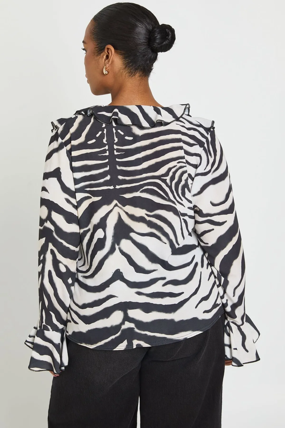boohoo Blouse Grande Taille À Imprimé Zébré Avec Volants Frontaux<Femme Zebra Print|Tops