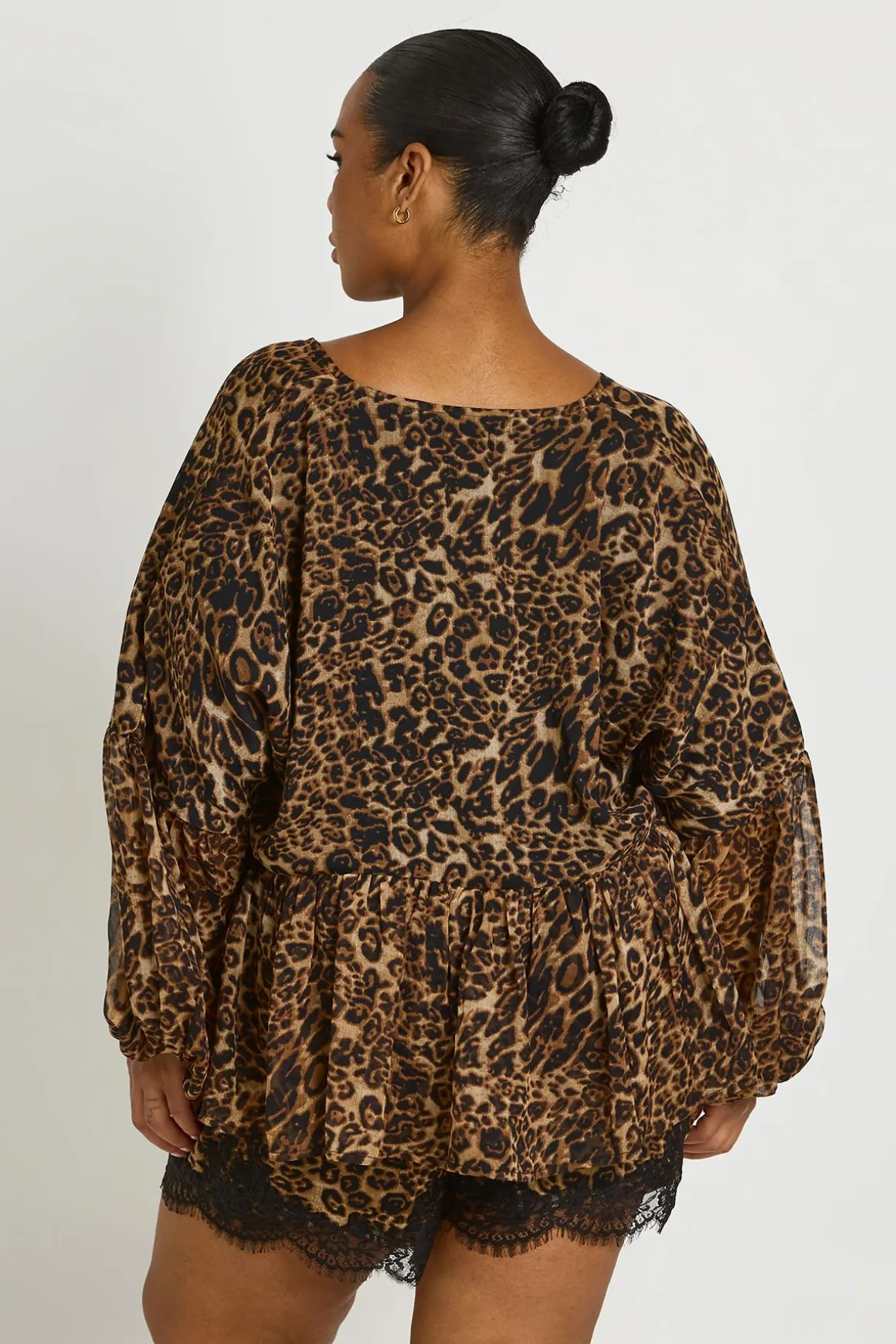 Blouse Grande Taille Léopard En Mousseline À Volants Et Décolleté Plongeant
