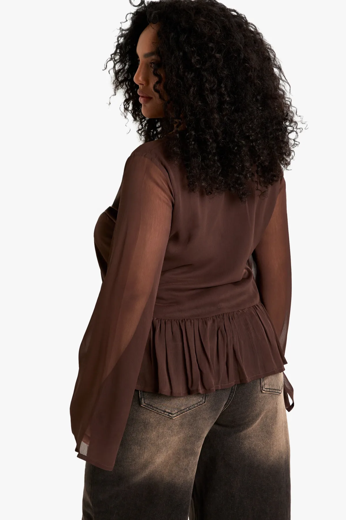 boohoo blouse grande taille à nouer sur le devant avec volant<Femme Looks Chocolat|Tops