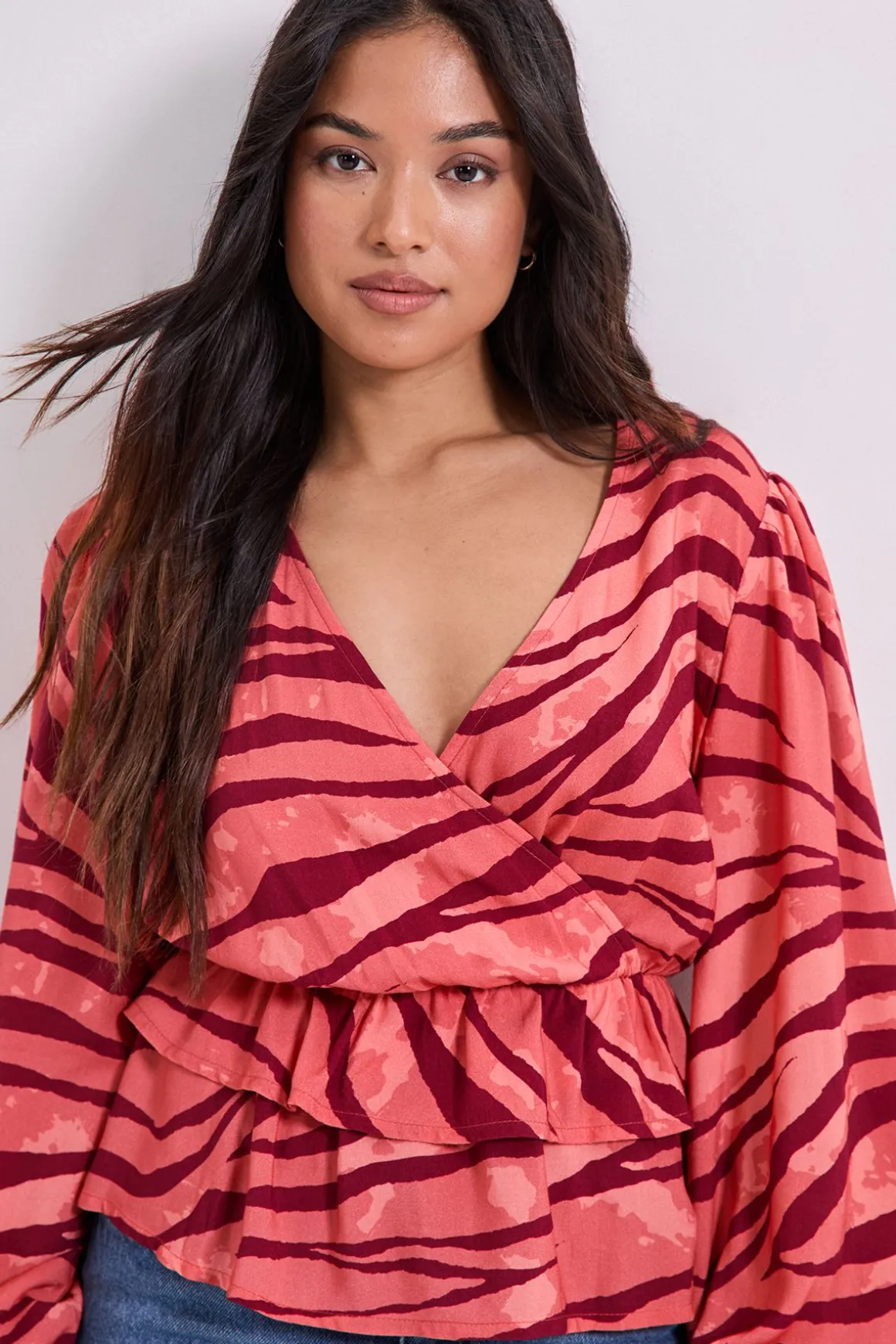 Blouse Imprimée Petite à Devant Croisé avec Détail Volant