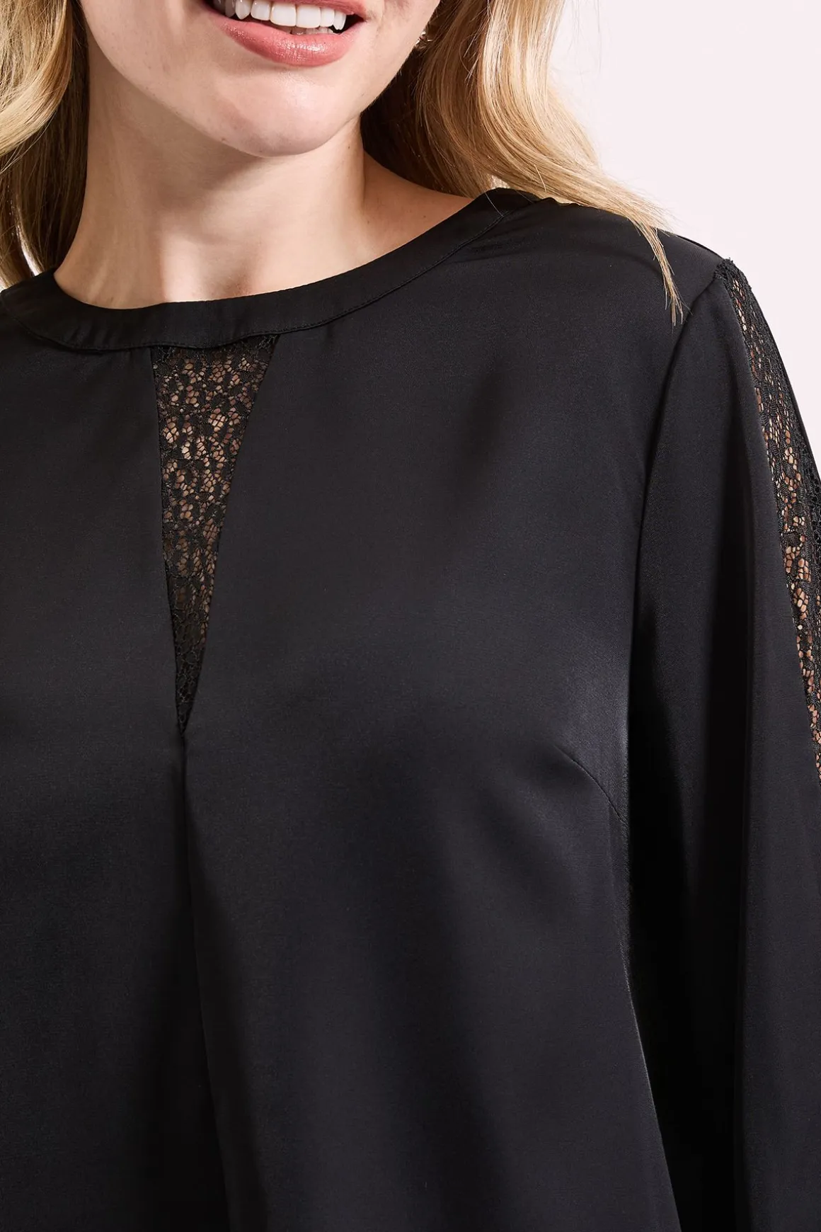 Blouse à Manches Longues avec Inserts en Dentelle