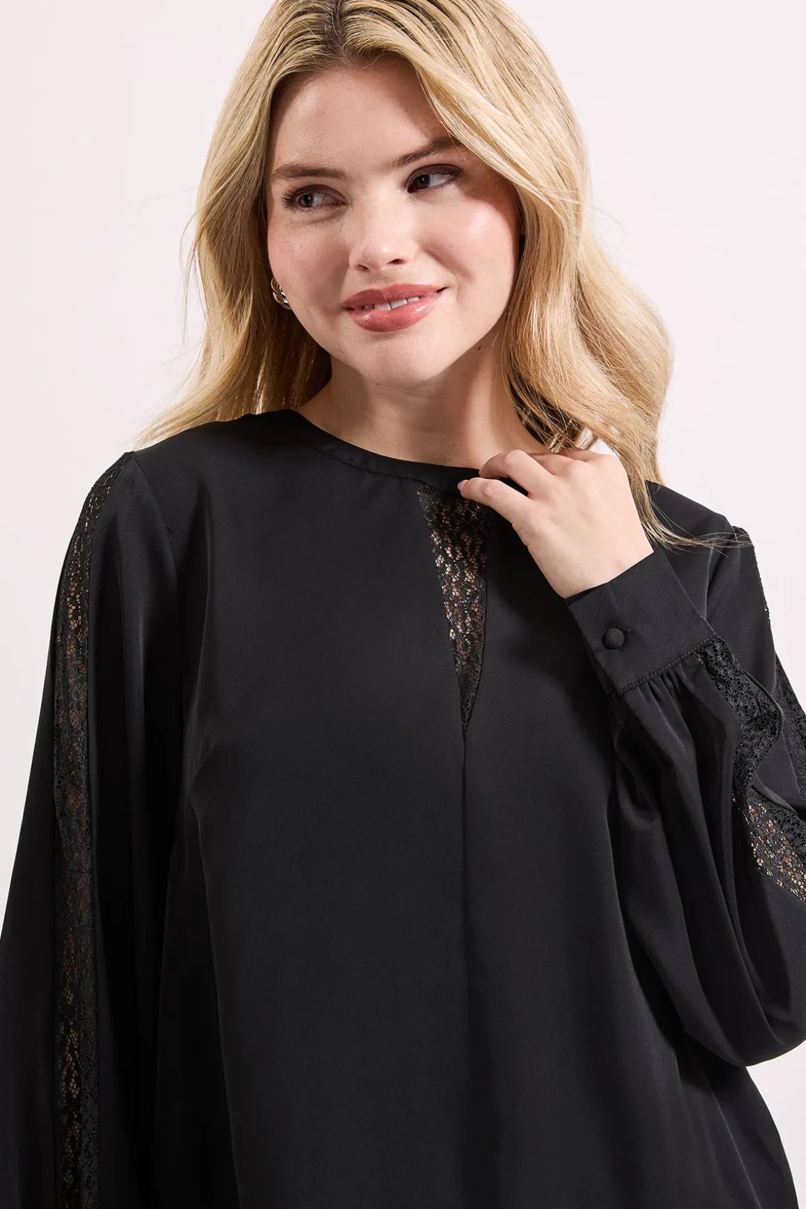 Blouse à Manches Longues avec Inserts en Dentelle
