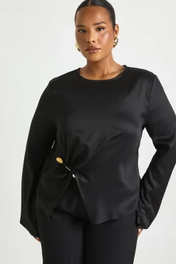 Blouse à manches évasées avec détails de garniture dorée