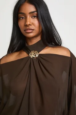 boohoo Blouse Épaules Dénudées Avec Détail Broche<Femme Tops