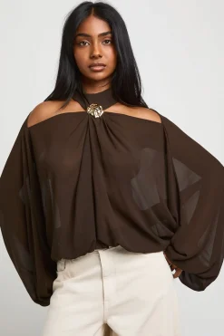 boohoo Blouse Épaules Dénudées Avec Détail Broche<Femme Tops